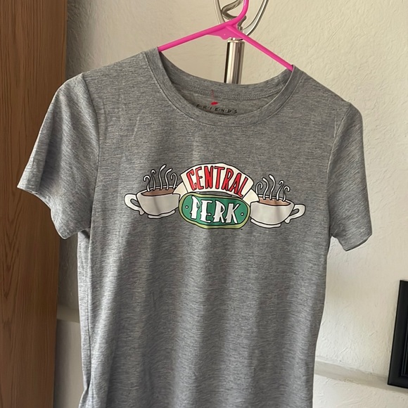 Friends- Central Perk Women’s T-shirt Size Small - Picture 1 of 2